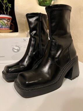 ASOS Design - Black Square Toe Platform Boots - Size US 7 (EU 38)